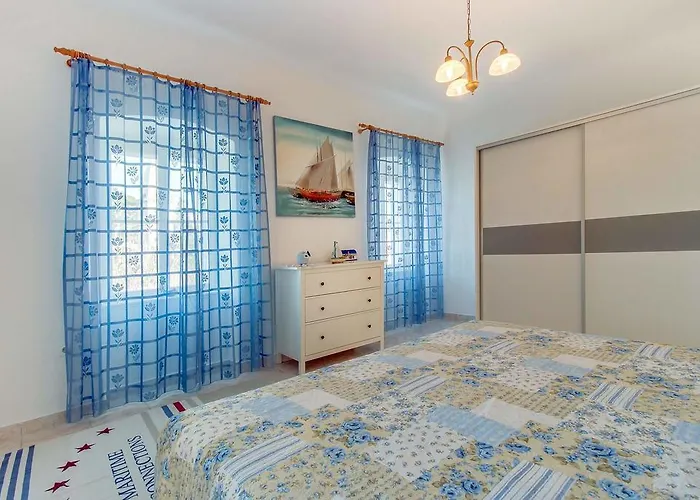 Narcis Central Apartment With Sea & City Views *